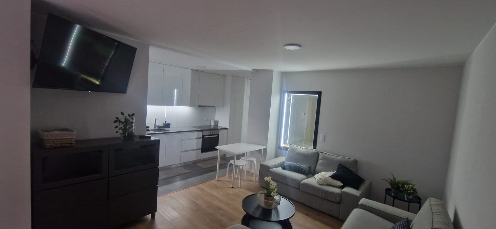 1734693e-4a7b-485d-b9f8-5eac6ae82778